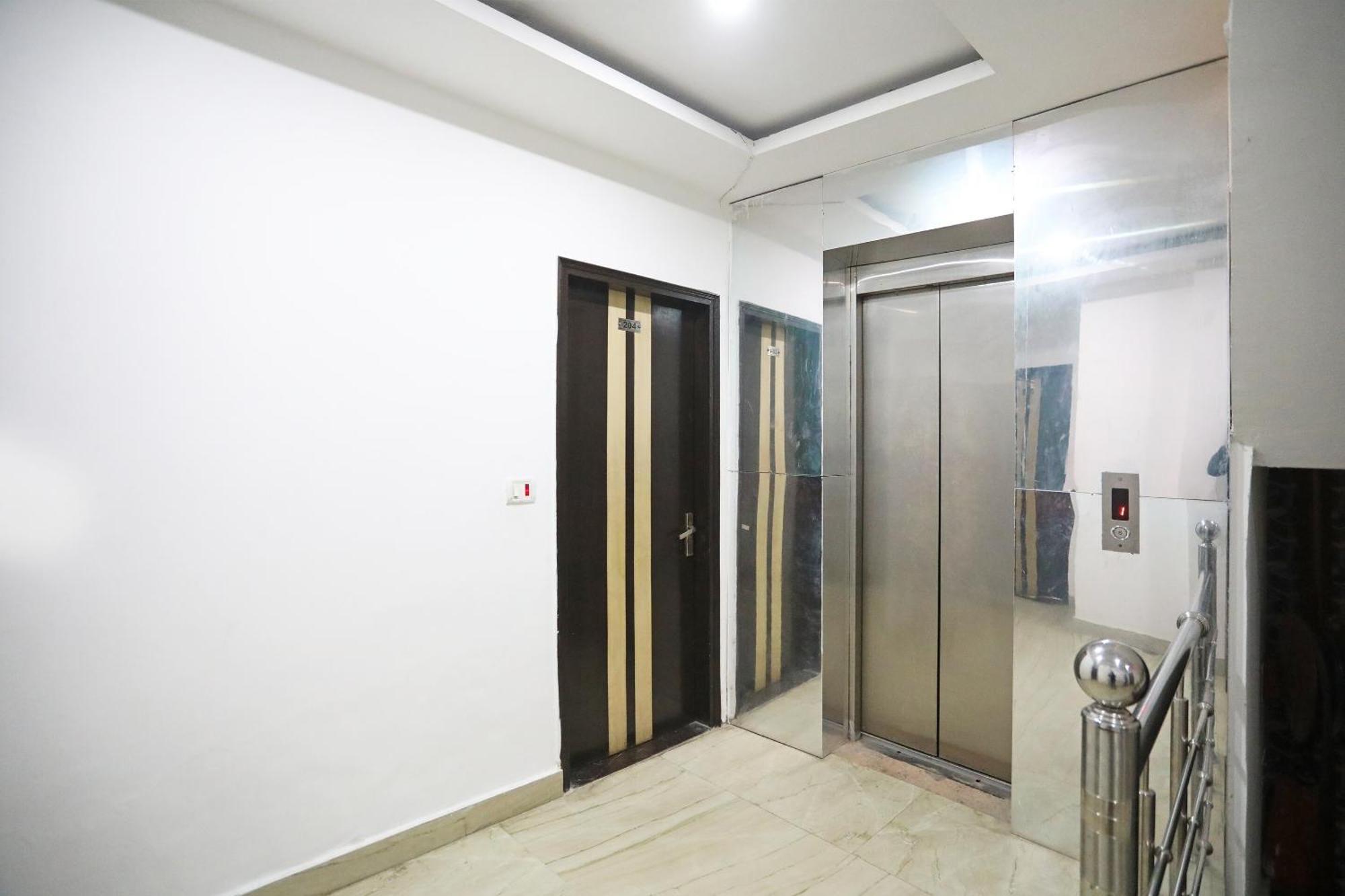 Hotel O Cg International Ню Делхи Екстериор снимка